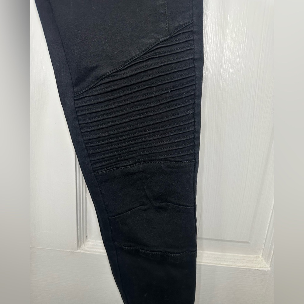 Wishlist Black Skinny Jeans with Zipper Accents - Picture 5 of 8